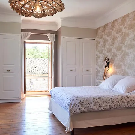 Domaine Du Prieure Couvent & Presbytere بيت للعطل قرقشونه