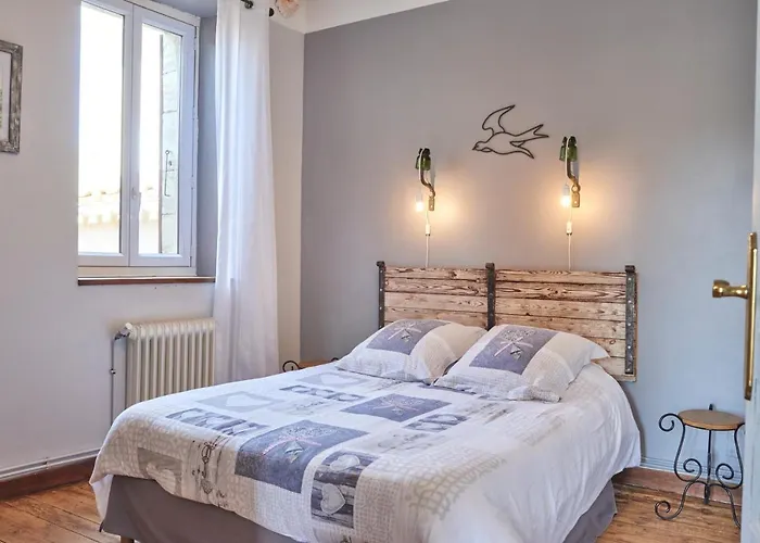 Domaine Du Prieure Couvent & Presbytere קרקסון