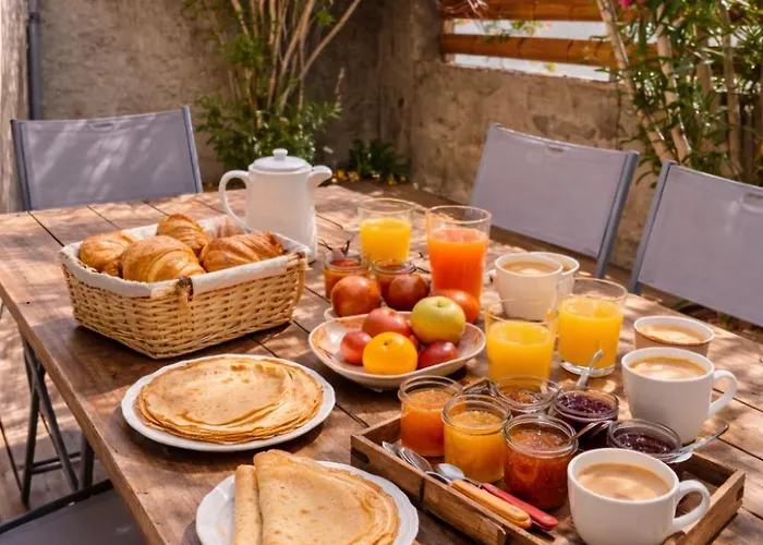 펜션 Domaine Du Prieure Avec Piscine Ancien Couvent & Presbytere